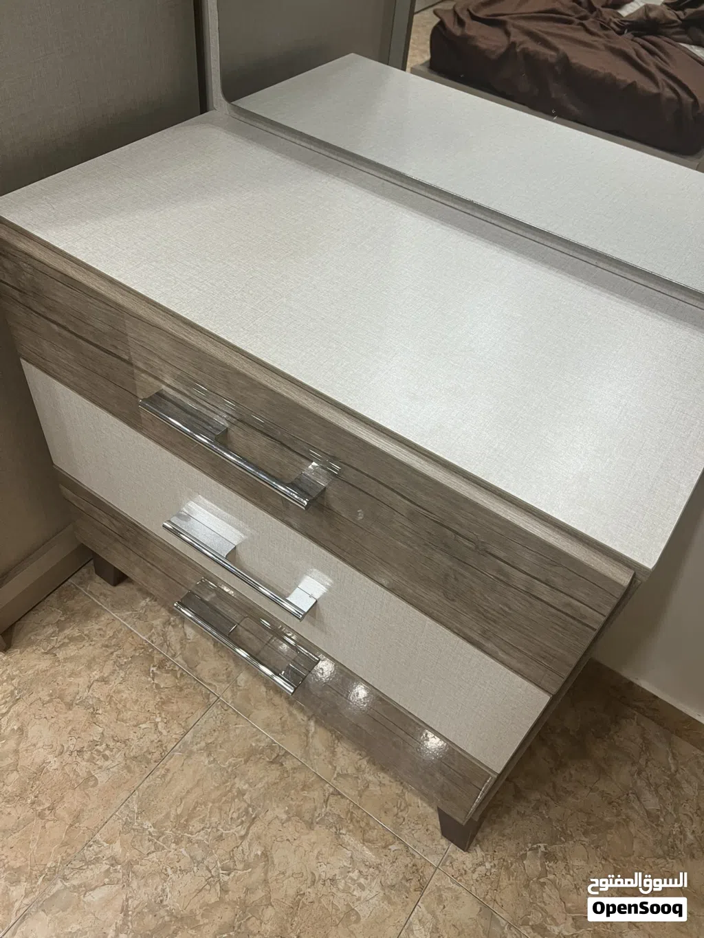 غرفة نوم مستعملة شبه جديدة للشباب