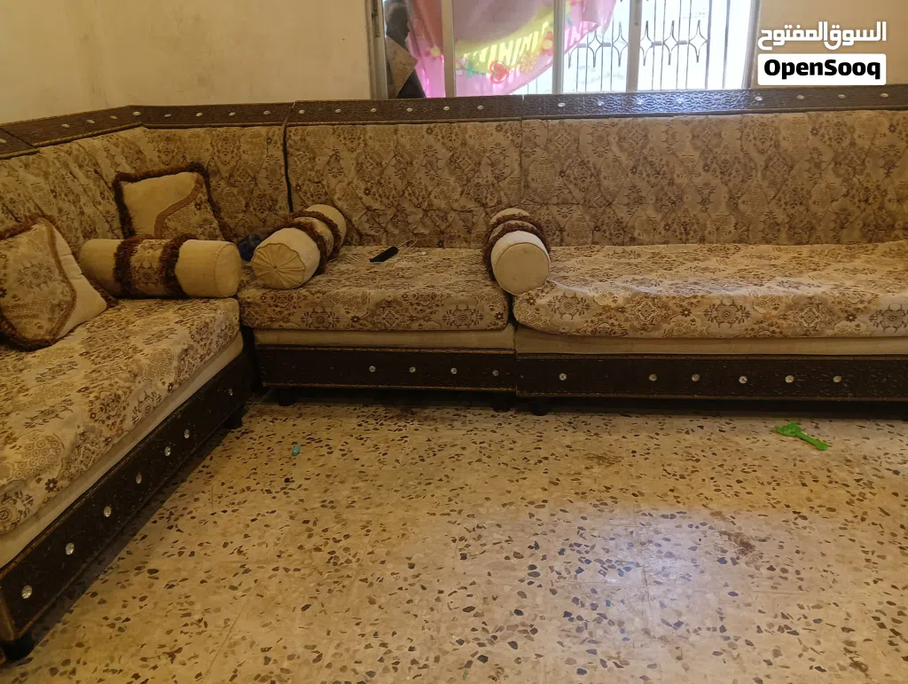 ديوانيه مستعمل نظيف .. البيع بسبب الرحيل