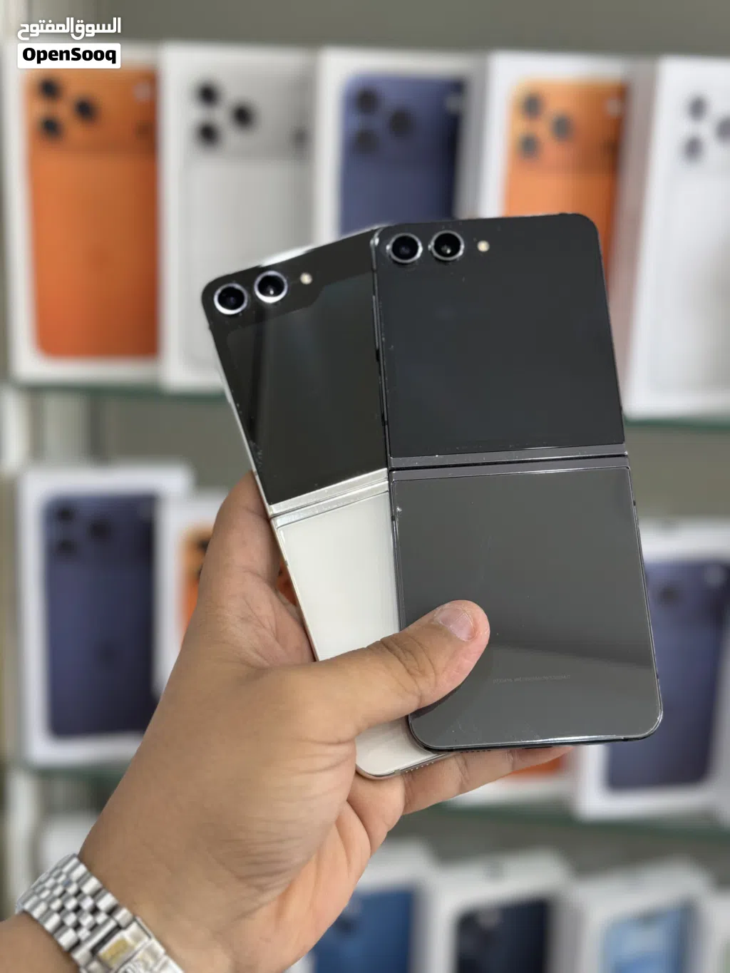 عرض خااص : Samsung Z flip 5 256gb هاتف بحالة الوكالة بدون اي شموخ أو مشاكل مع ضمان و ملحقات بأقل سعر