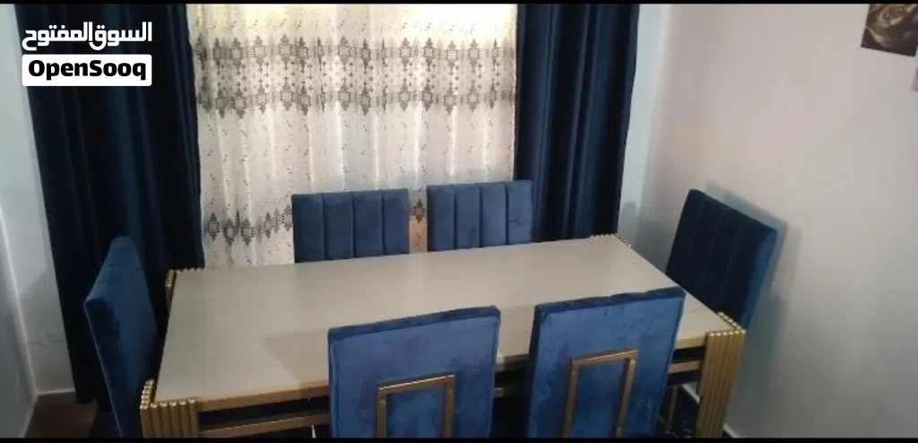 طاولة طعام(سفرة). طاولة و6 كراسي استعمال بسيط بحالة الجديد للبيع