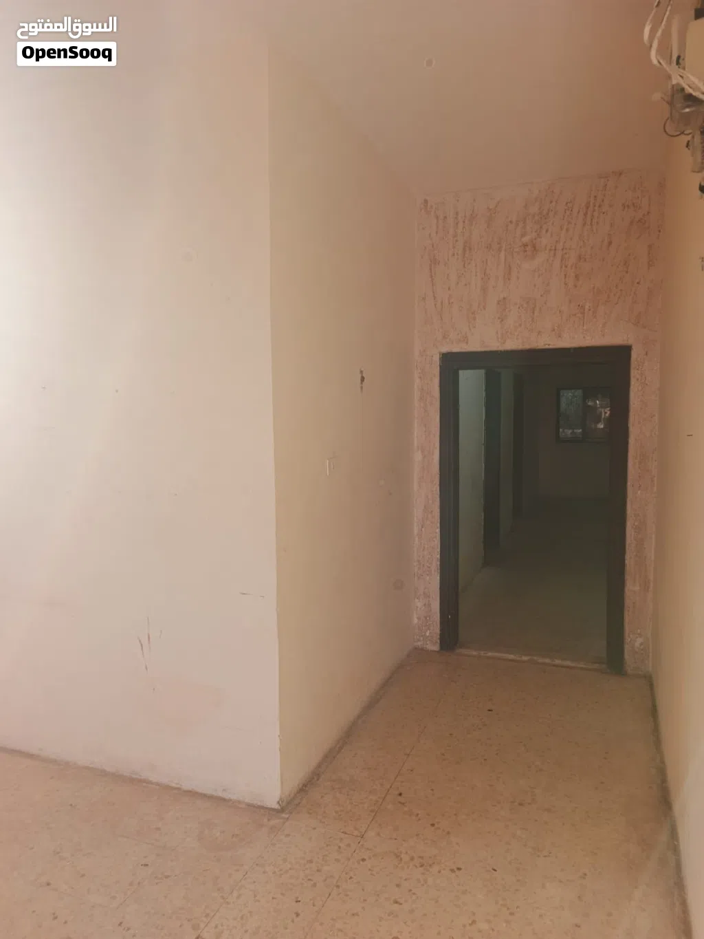 يوجد بيت للايجار غرفتين ومطبخ وحمام وصالون وبلكونه مستقل .. الموقع :اربد /الصريح /قرب مسجد عمار