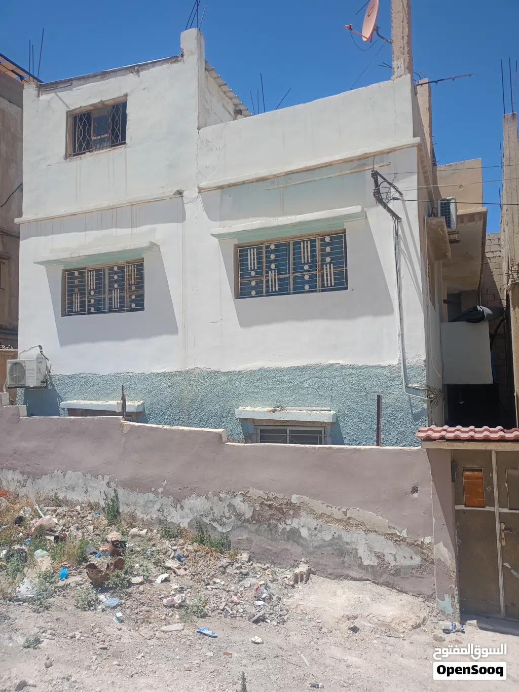 دار مكونه من طابقين + روف غرفة وحمام