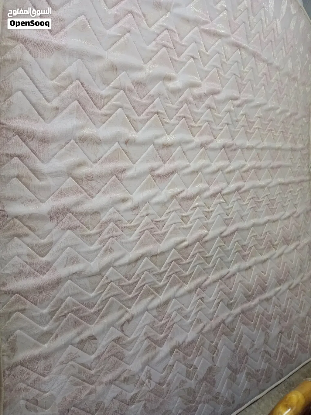 فرشه تخت مترين مترين بسماكه 20 سم شبه جديده