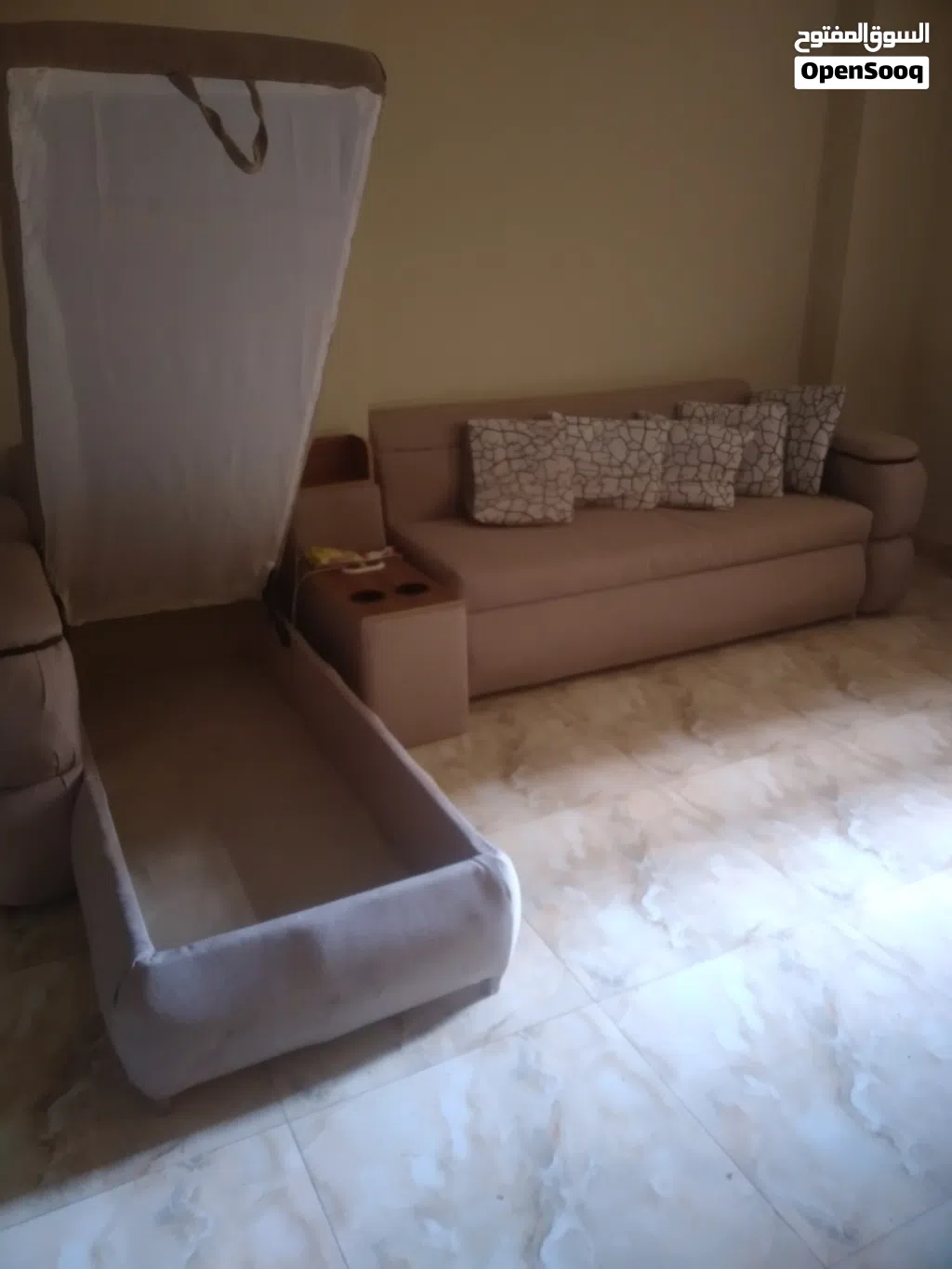 ركنه سرير وسحاره وترابيزه وبنكت