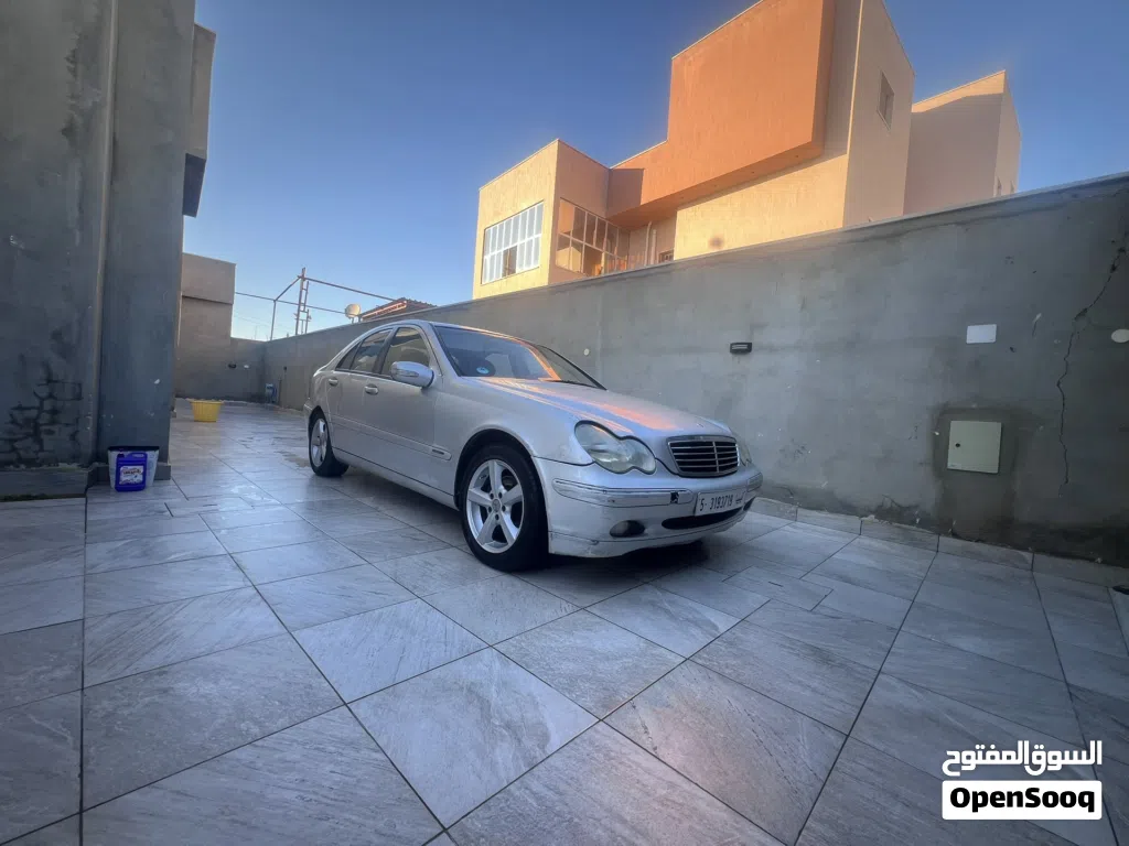 مرسيدس بنز الفئة-C C 200