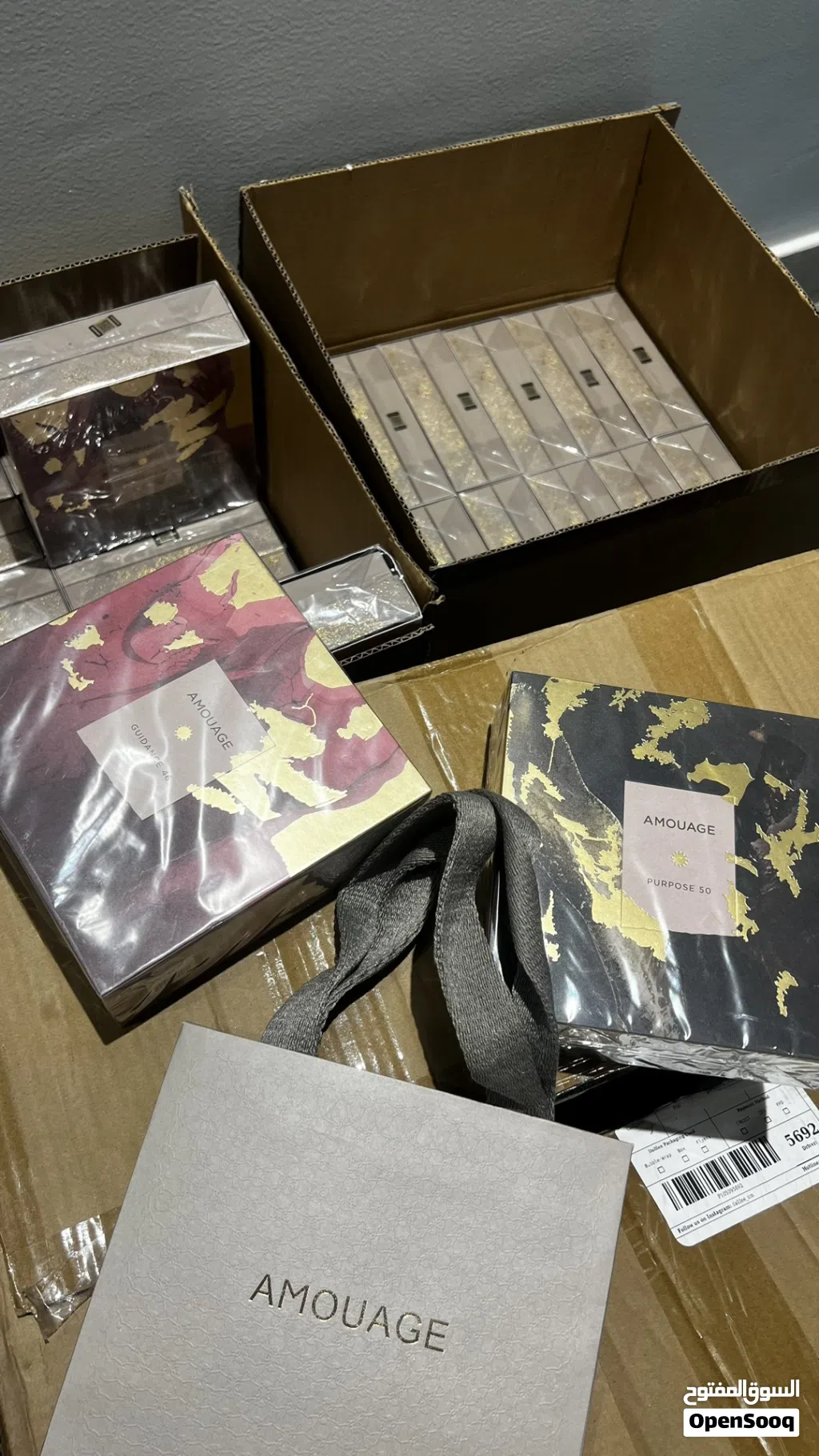 عطور امواج وعمان لاكجري