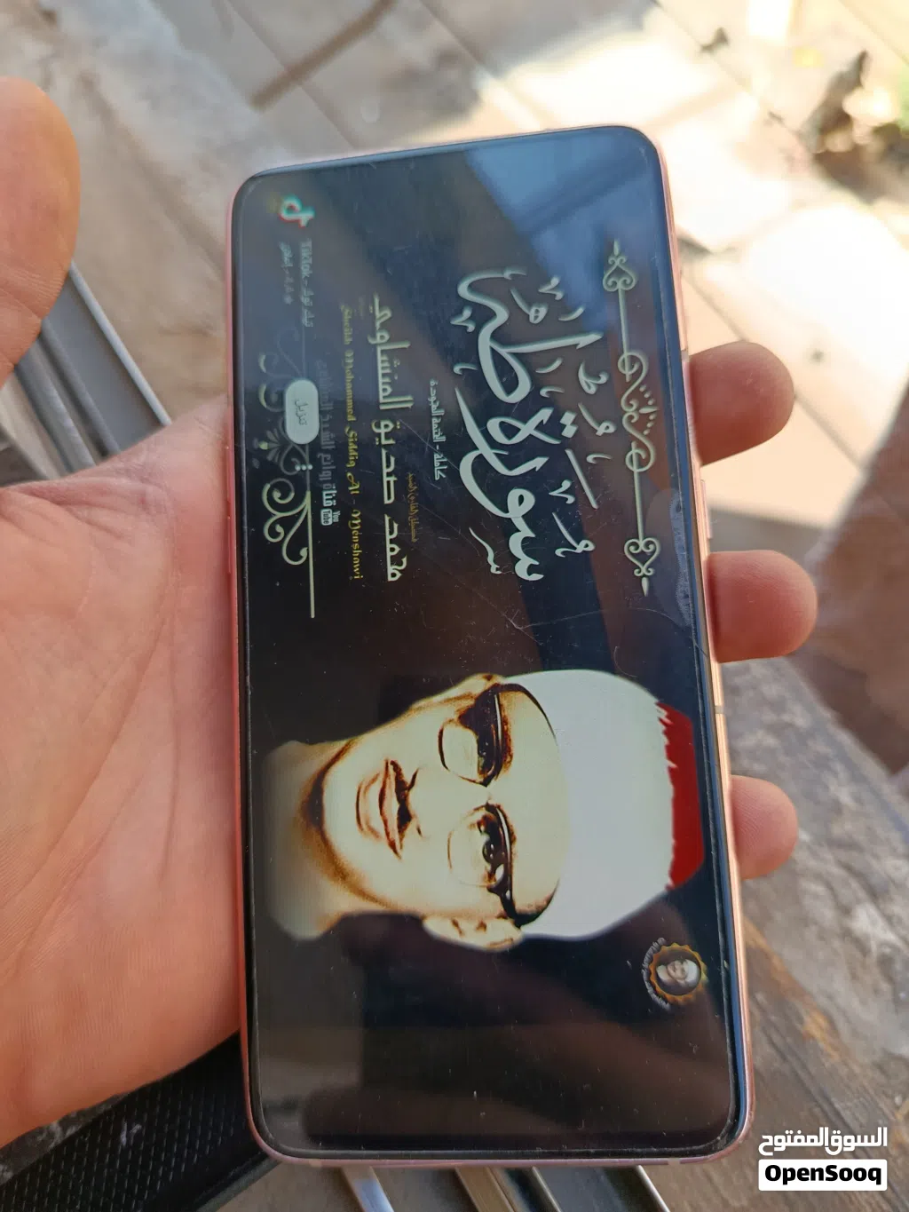 Samsung A80 شاشه سوبر اموليد بدون نواتش رام 8 مساحة 128 يوجد شرخ بسيط في الشاشه غير مؤثر ع الجهاز