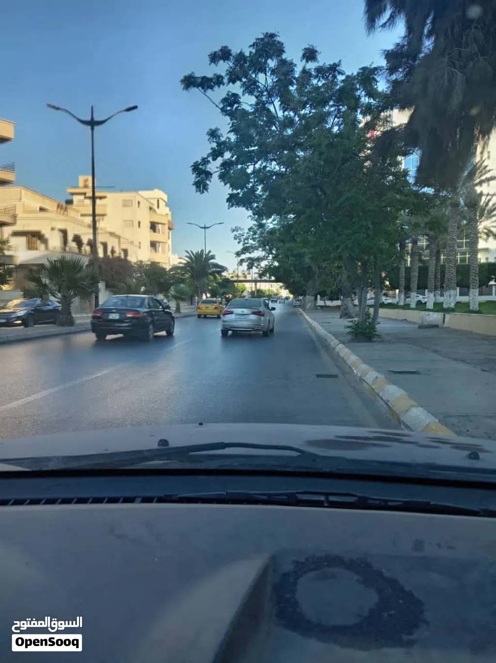 2000م للبيع في طريق السكة