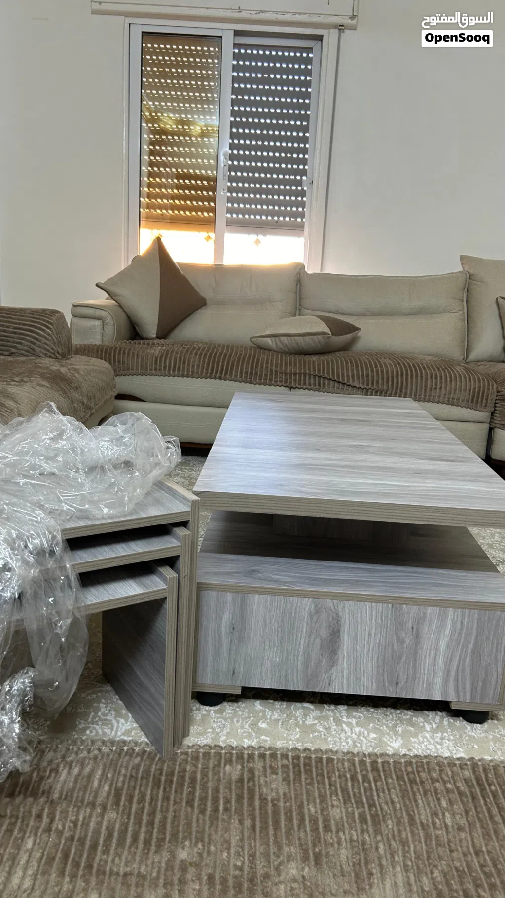 طاوله كنب جديده مع طاولات صغارعدد3