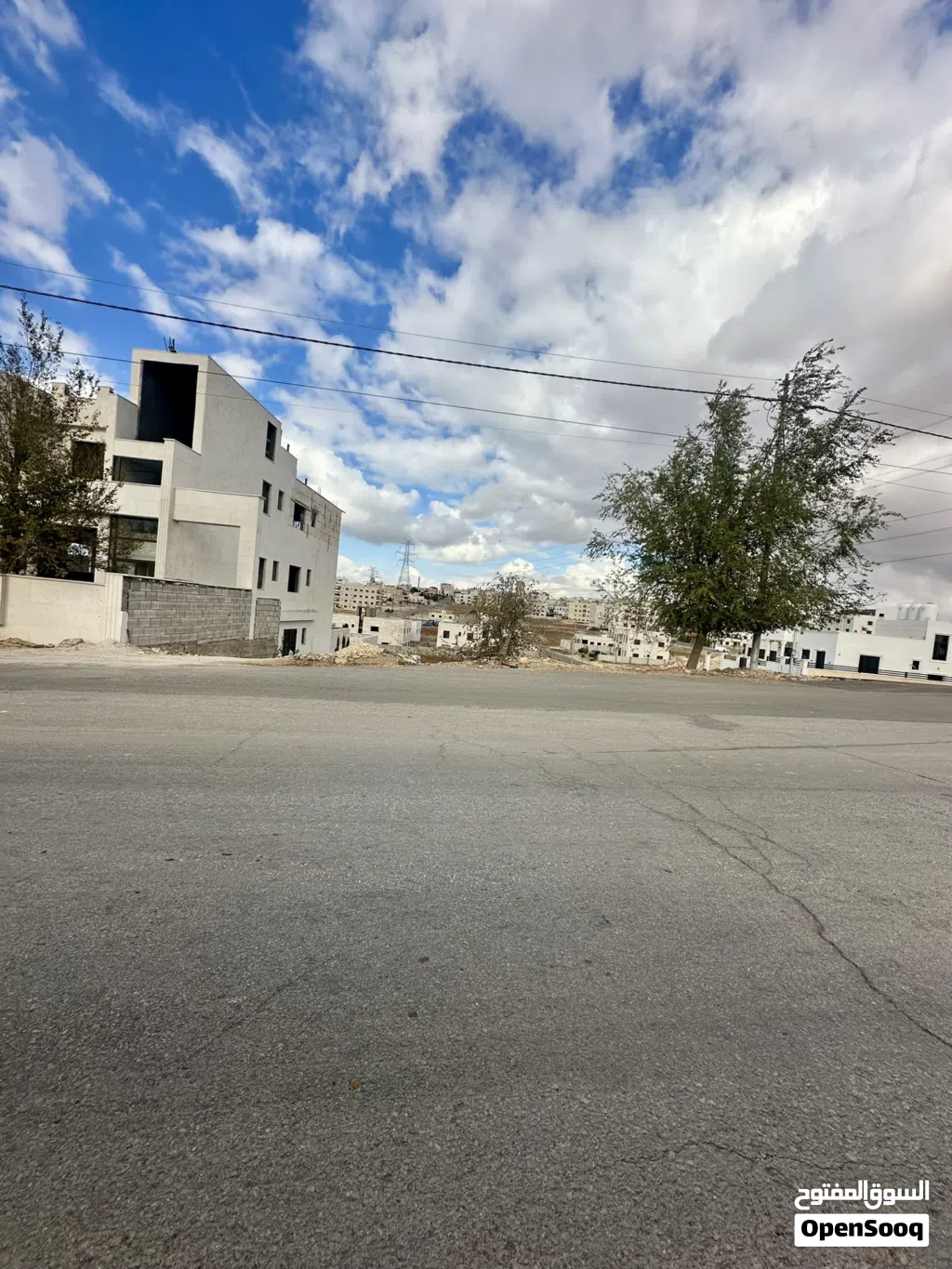 أرض للبيع موقع مميز اليادودة