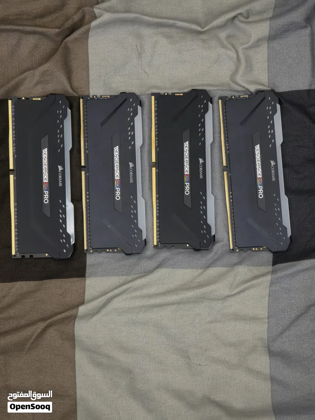 رامات ddr4,32gb,3600mhz من corsair عدد 4