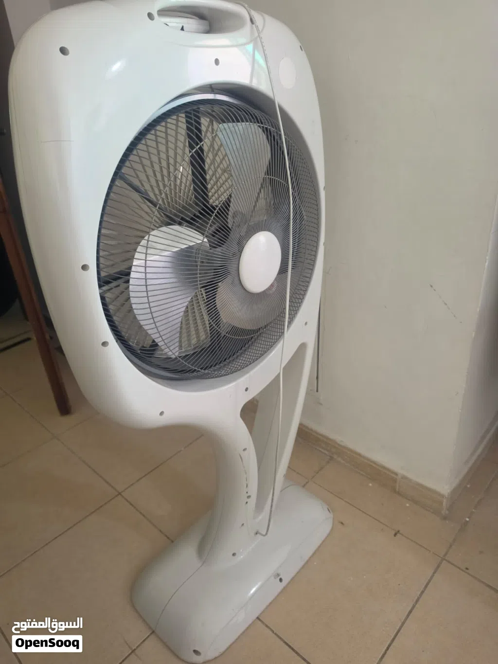 مروحة مع ريموت كنترول وساعة حائط للبيع