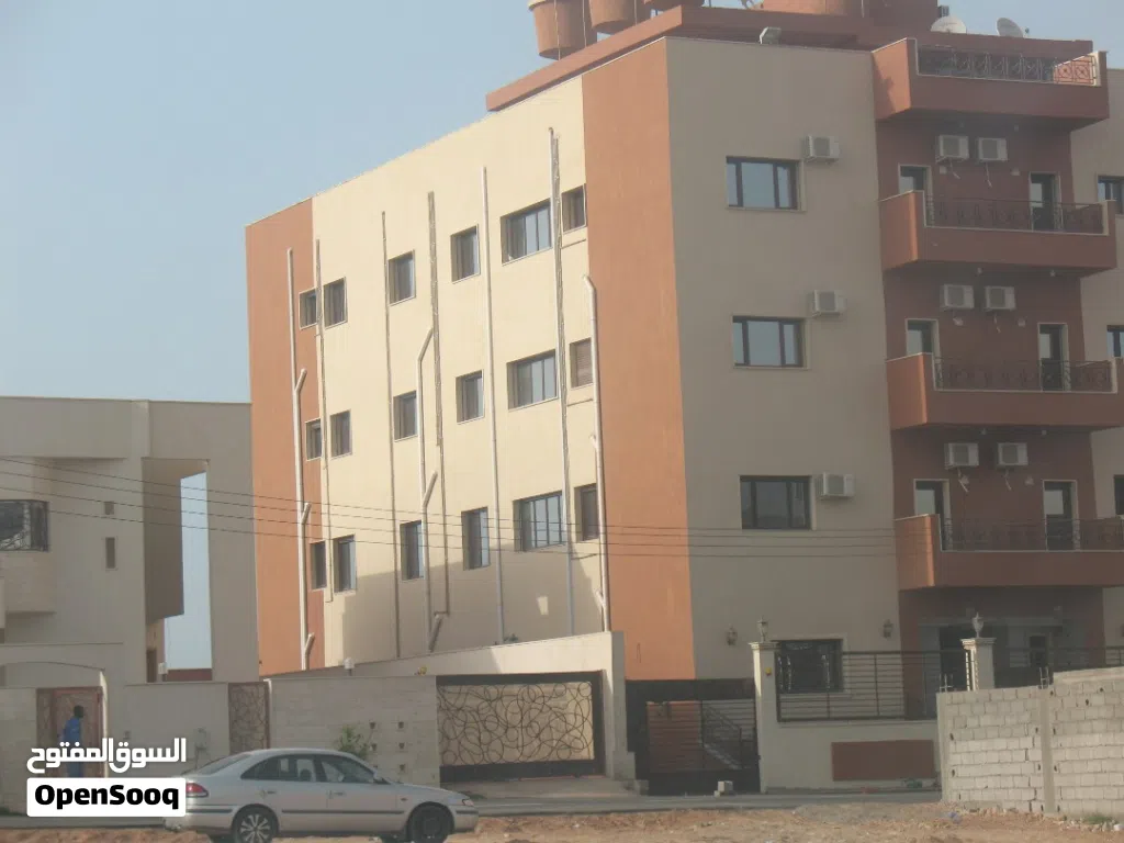 مبني اداري خدمي للايجار . في السراج