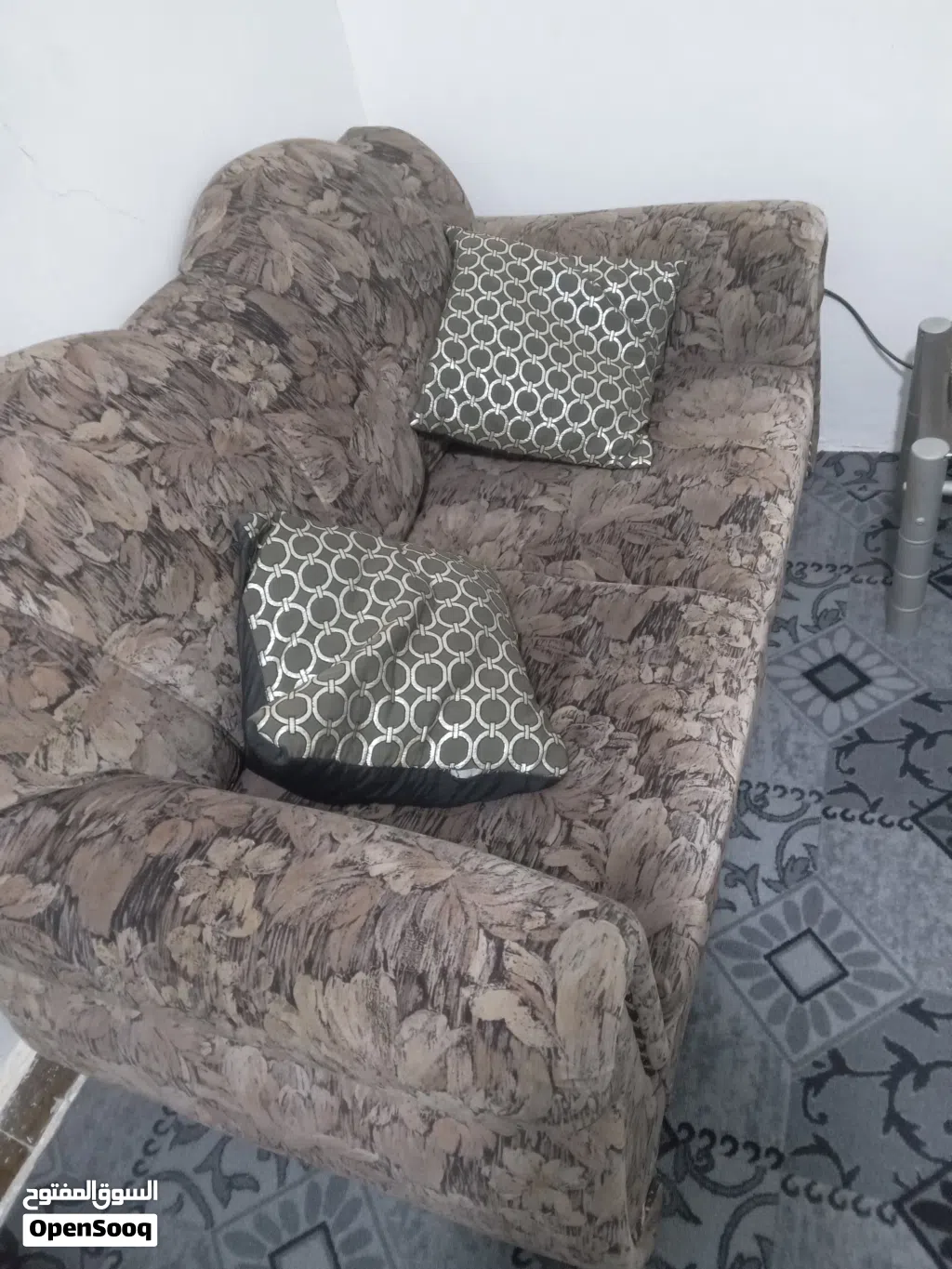 عندي كنب للبيع