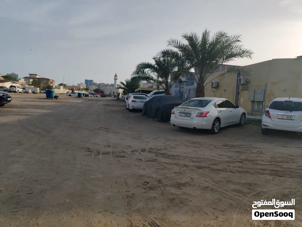 قرب المسجد/موقع مميز قرب مجمع المدارس Good location near the school
