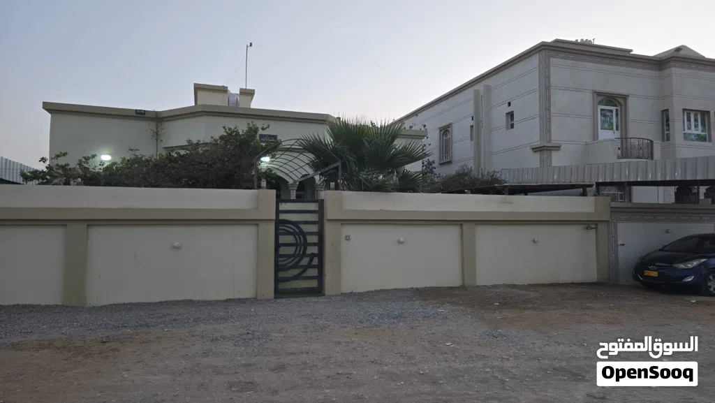 منزل للبيع مع الأثاث مساحه 600 متر