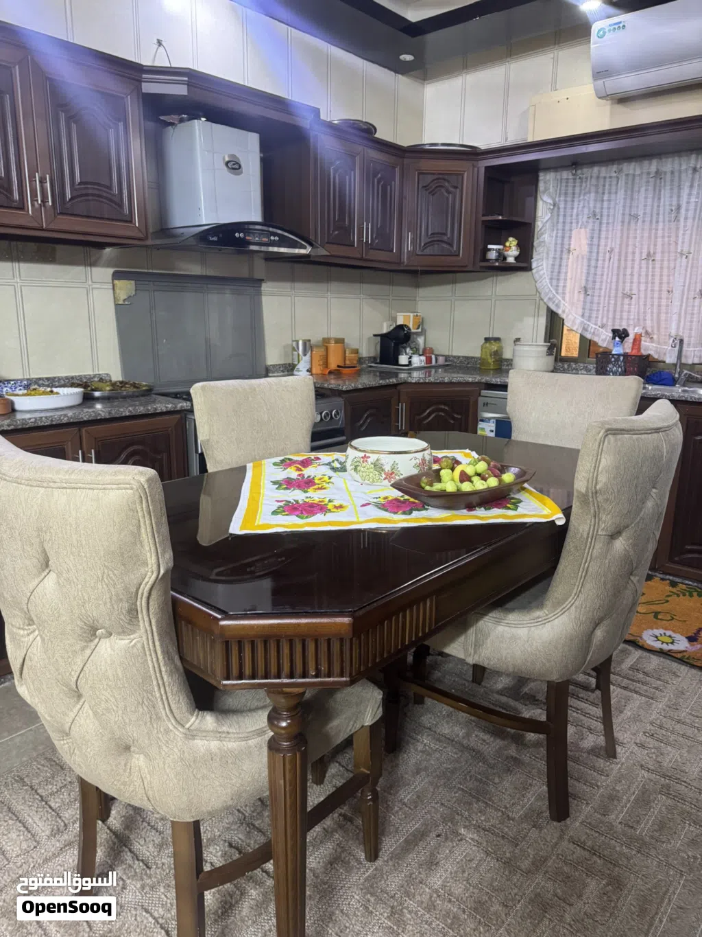 طاوله سفره فخمه من ست كراسي خشب زان استخدام شهر واحد فقط