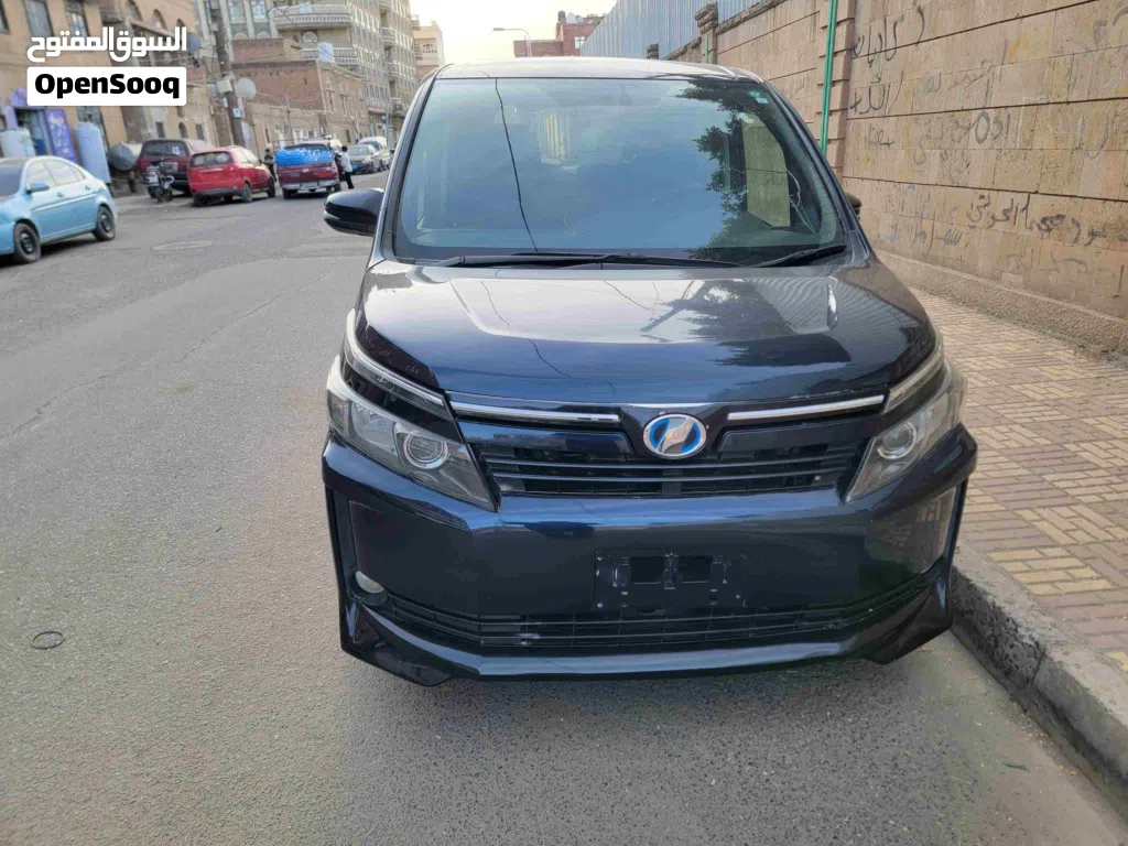 Toyota Voxy Standard