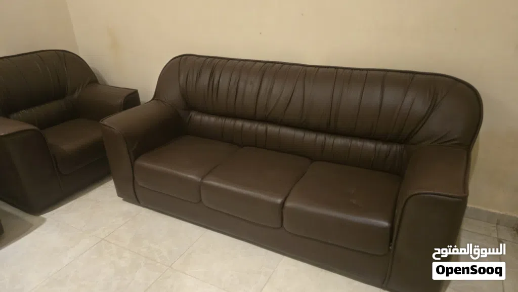 كنبات جلد للمكاتب