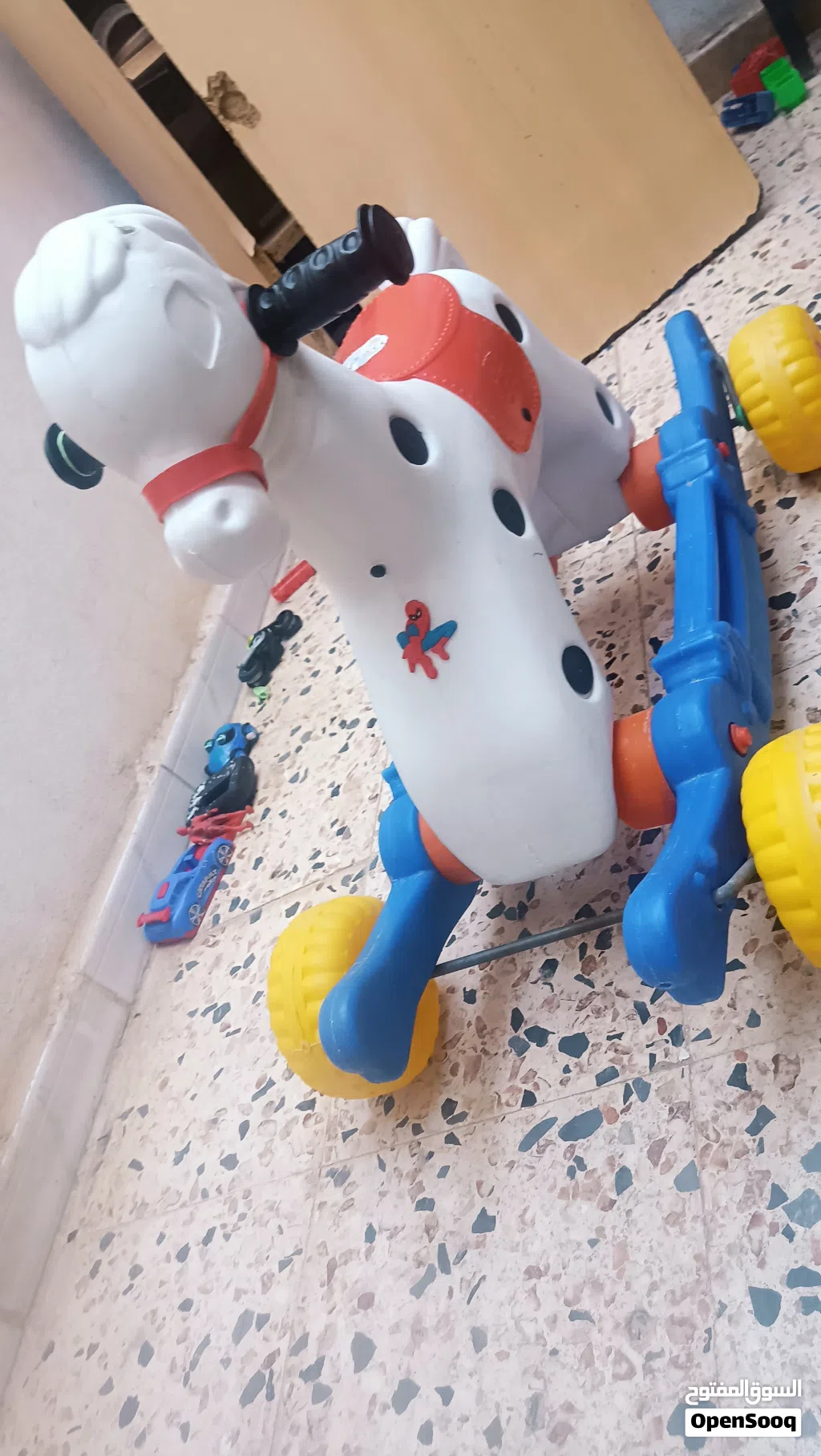 سيارة اطفال علي هيءت الحصان للبيع استعمال نضيف