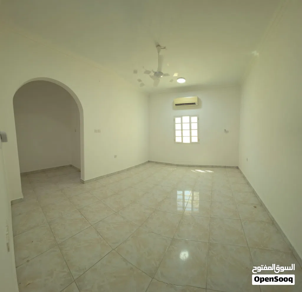 فيلا سكنية طابق الارضي للايجار في الموالح -Villa for rent in Al Mawaleh