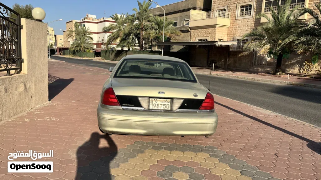 Ford Crown Victoria Standard