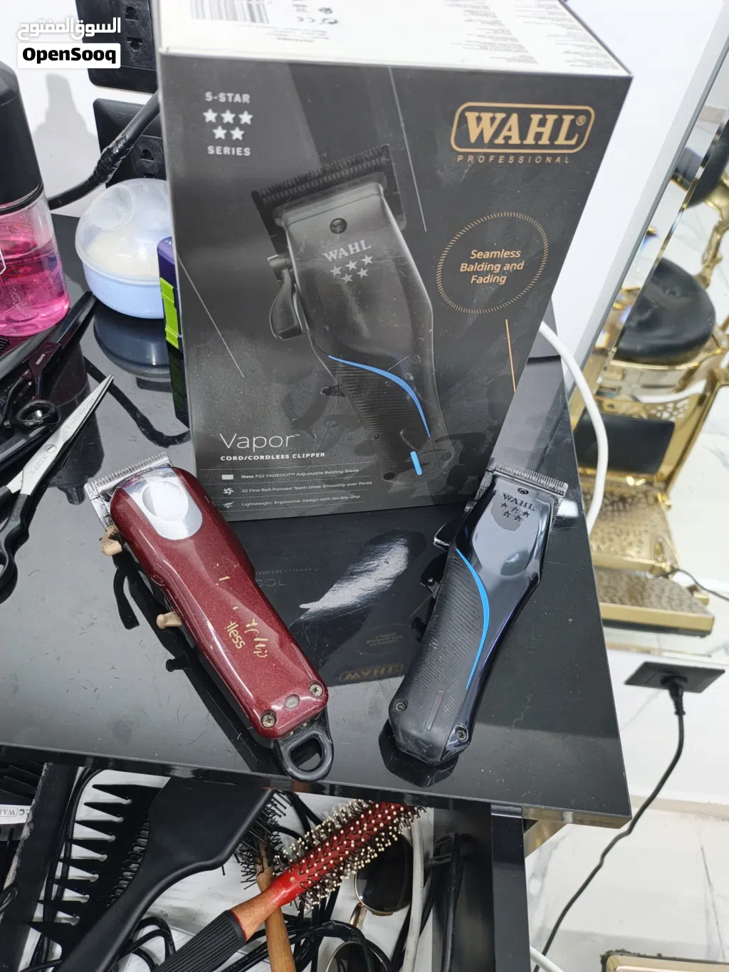 ماكينتينWahl للبيع بحاله ممتازه الماكينه السوداء كل الاغراض معها الكرتونه والشاحن والنمر