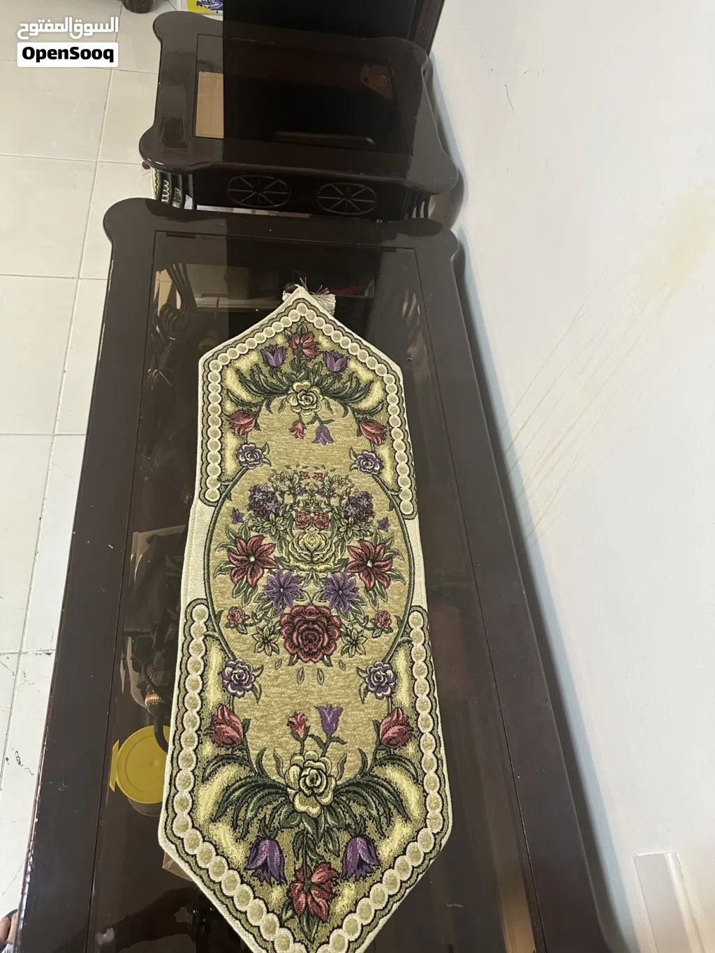 3 طاولات 2 صغيرة ووحدة كبيرة