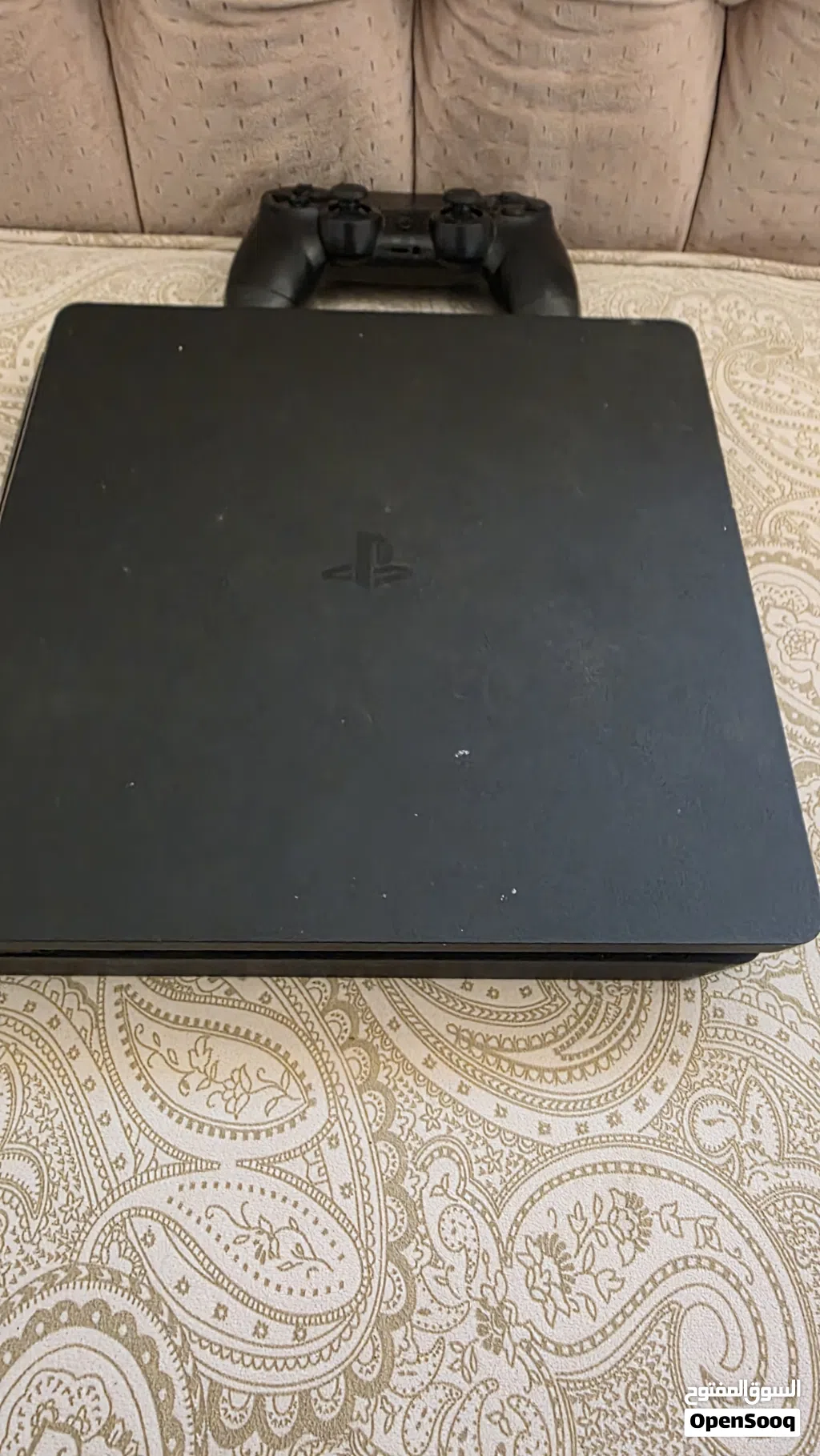 بلاستيشن 4 slim مساحته 500gb قابل للتعديل