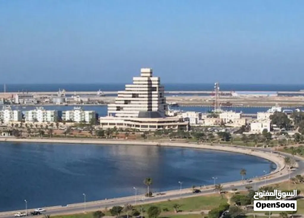 شقة فاضية في الحدائق في القرية الأليفة خلف الليبي الألماني مطلوب اجانب