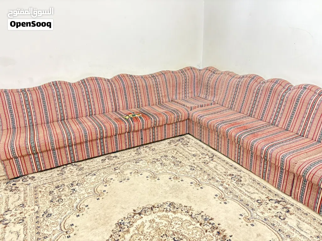 كنب للبيع مع الزولية