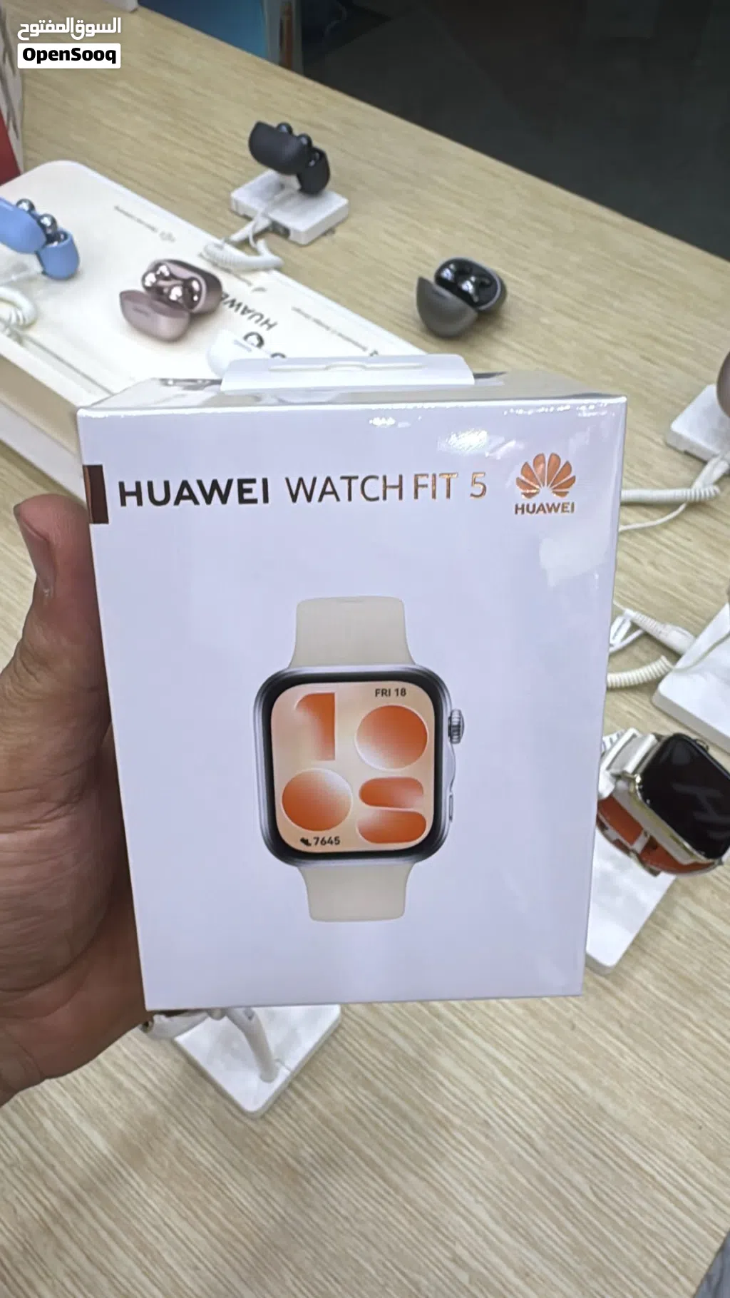ساعة HUAWEI Watch Fit 5 لون الأبيض بسعر ممتاز