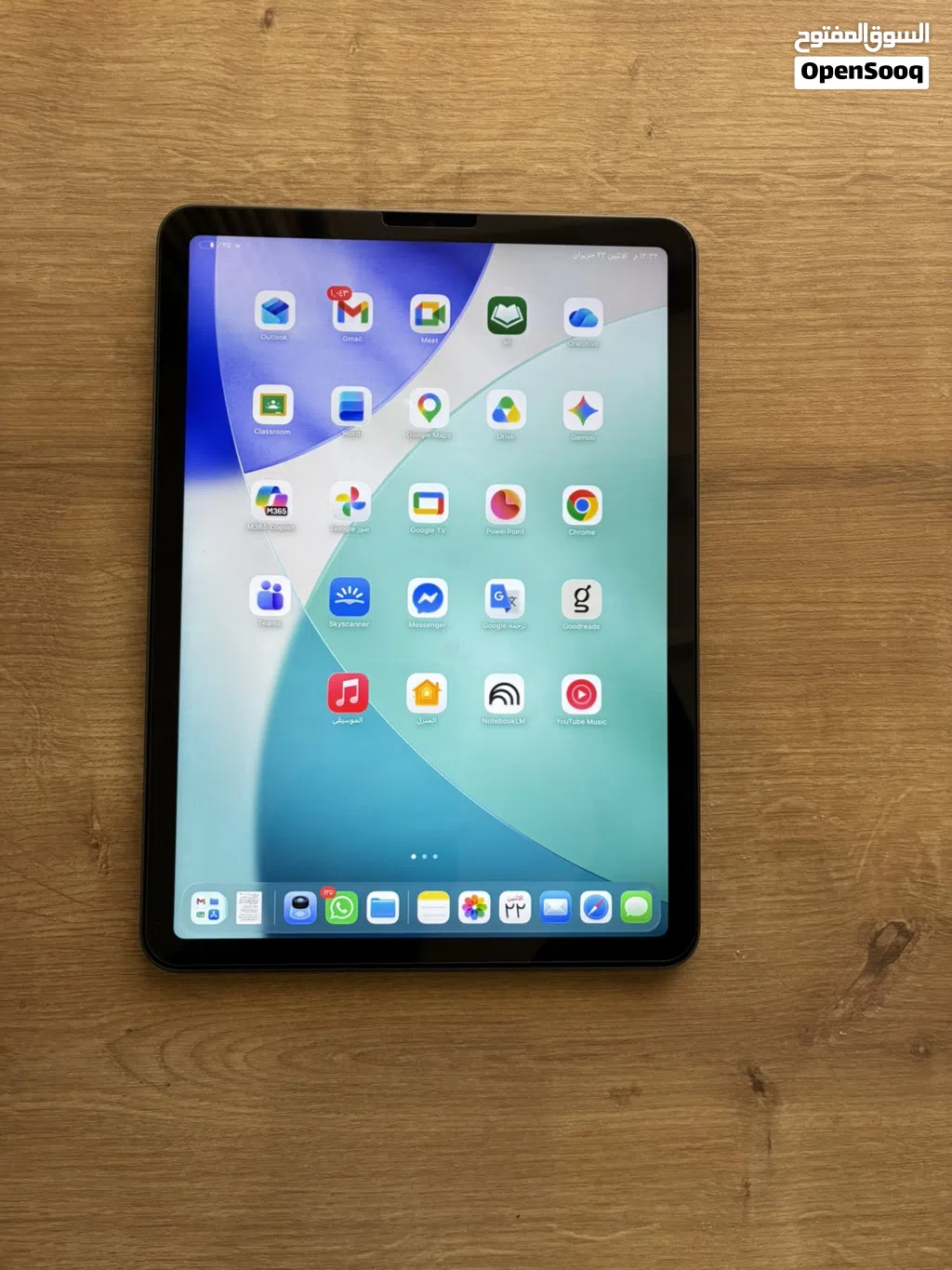 ايباد اير M1 (مساحة 256GB) بحالة الوكالة مع الكرتونة الأصلية وحافظة أنيقة وكامل ملحقاته iPad Air 5