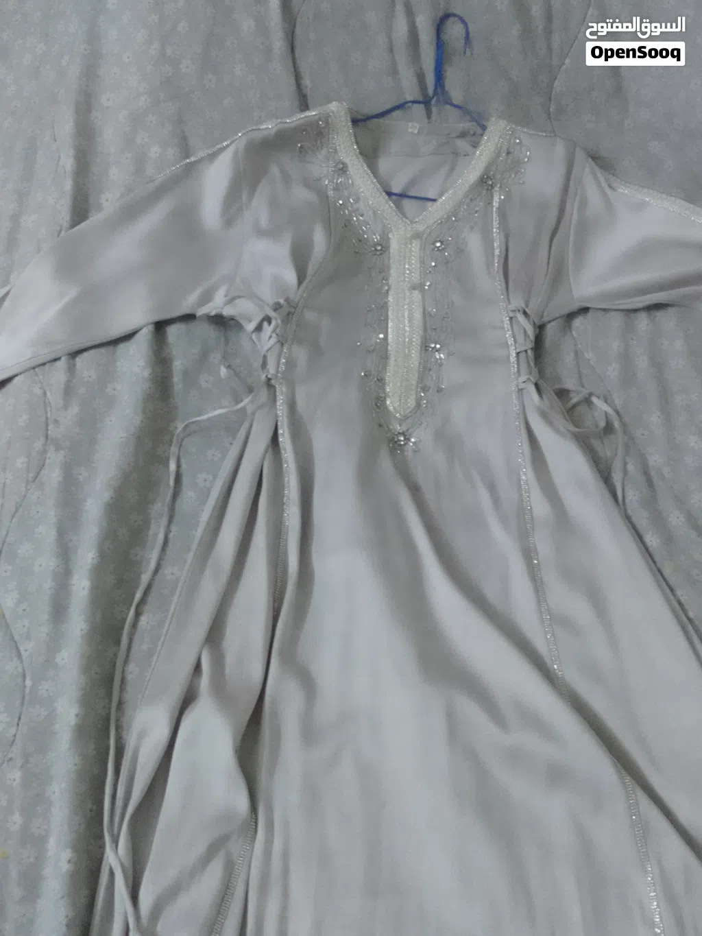فستان مغربي مستعمل يوم واحد مغسول في مغسله السعر موجود