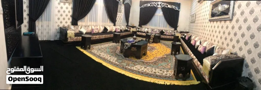 فيلا فاخرة جداً للبيع في منطقة الظاهر 3