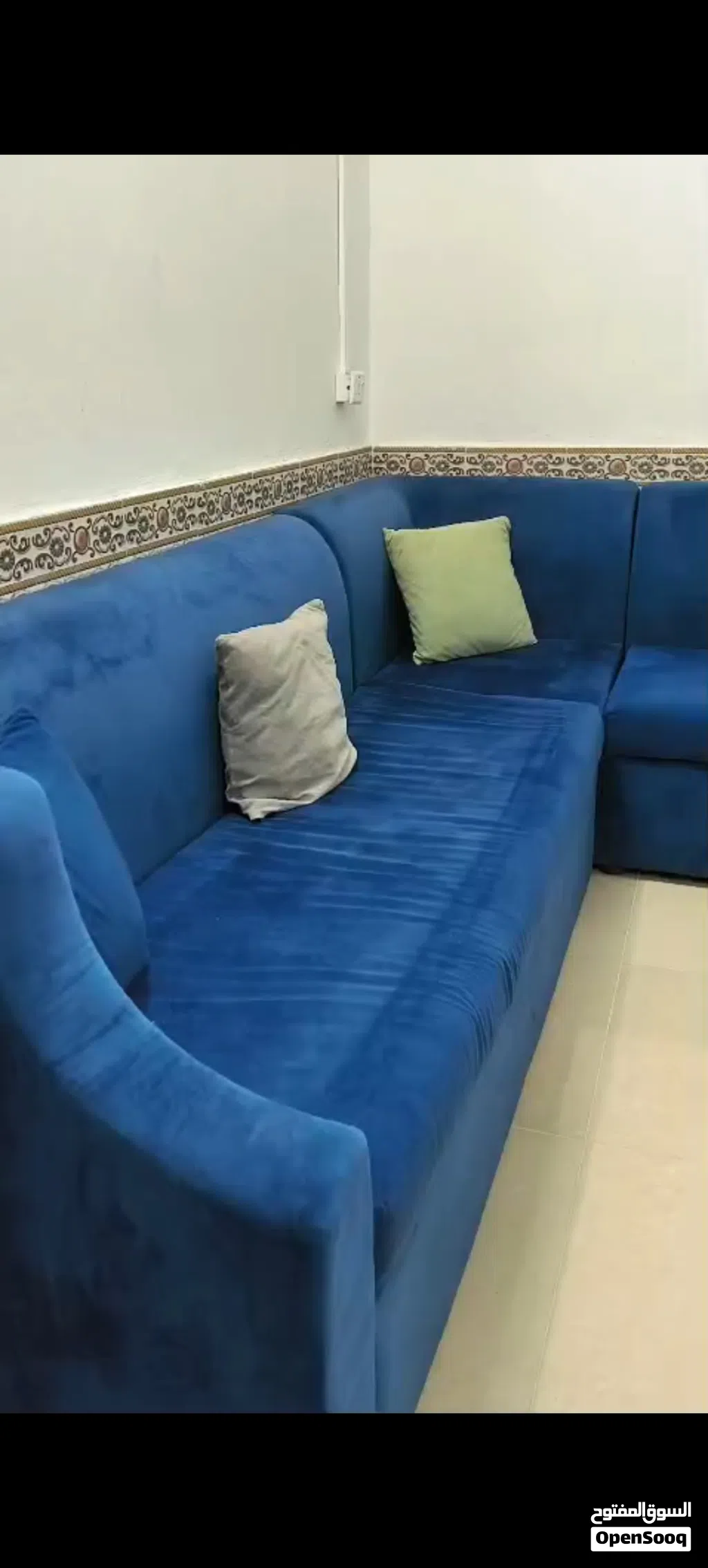ديوان يشبه الجديد