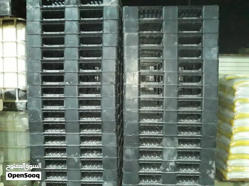 طبالي بلاستيك جديدة قياس 130×110 لون اسود تحتل ثلاثة طن