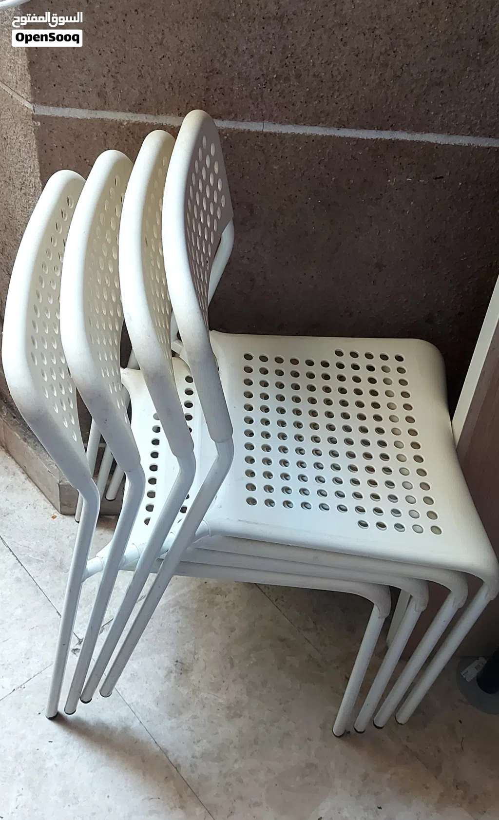 Table with four chairs for sale in Abu Dhabi, Al Nahyan Camp. Contact via WhatsApp at the number pro