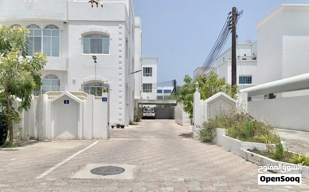 بناية في العذيبة من المالك مباشرةً