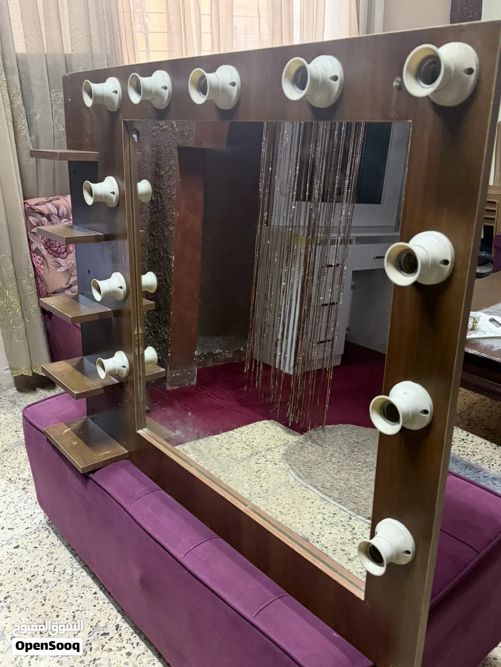 مراي مضيئيه خشب لاتيه للبيع
