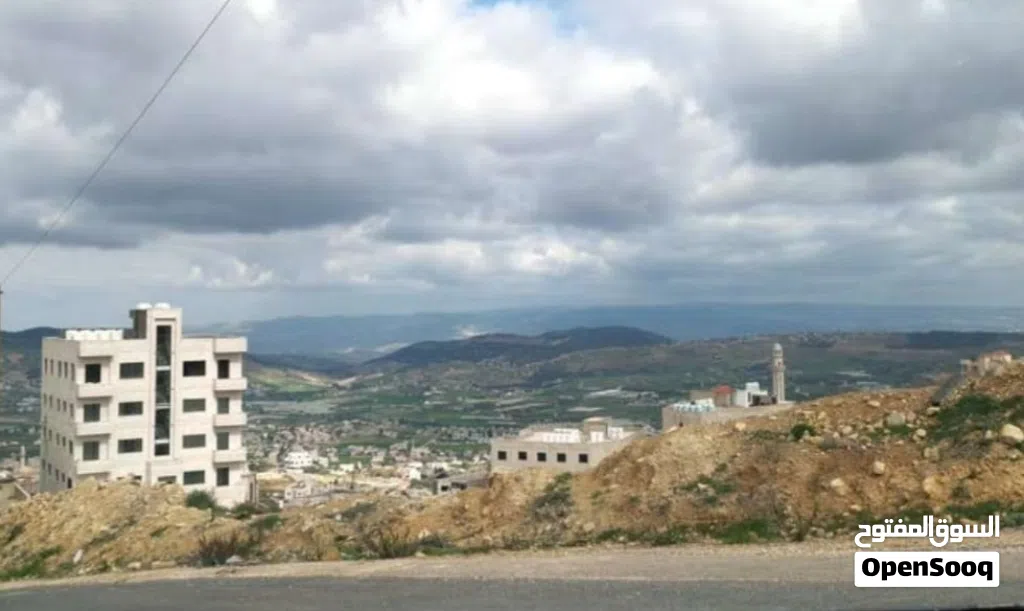 ارض مميزه للبيع في منطقه ابو نصير مطله على شارع الاردن