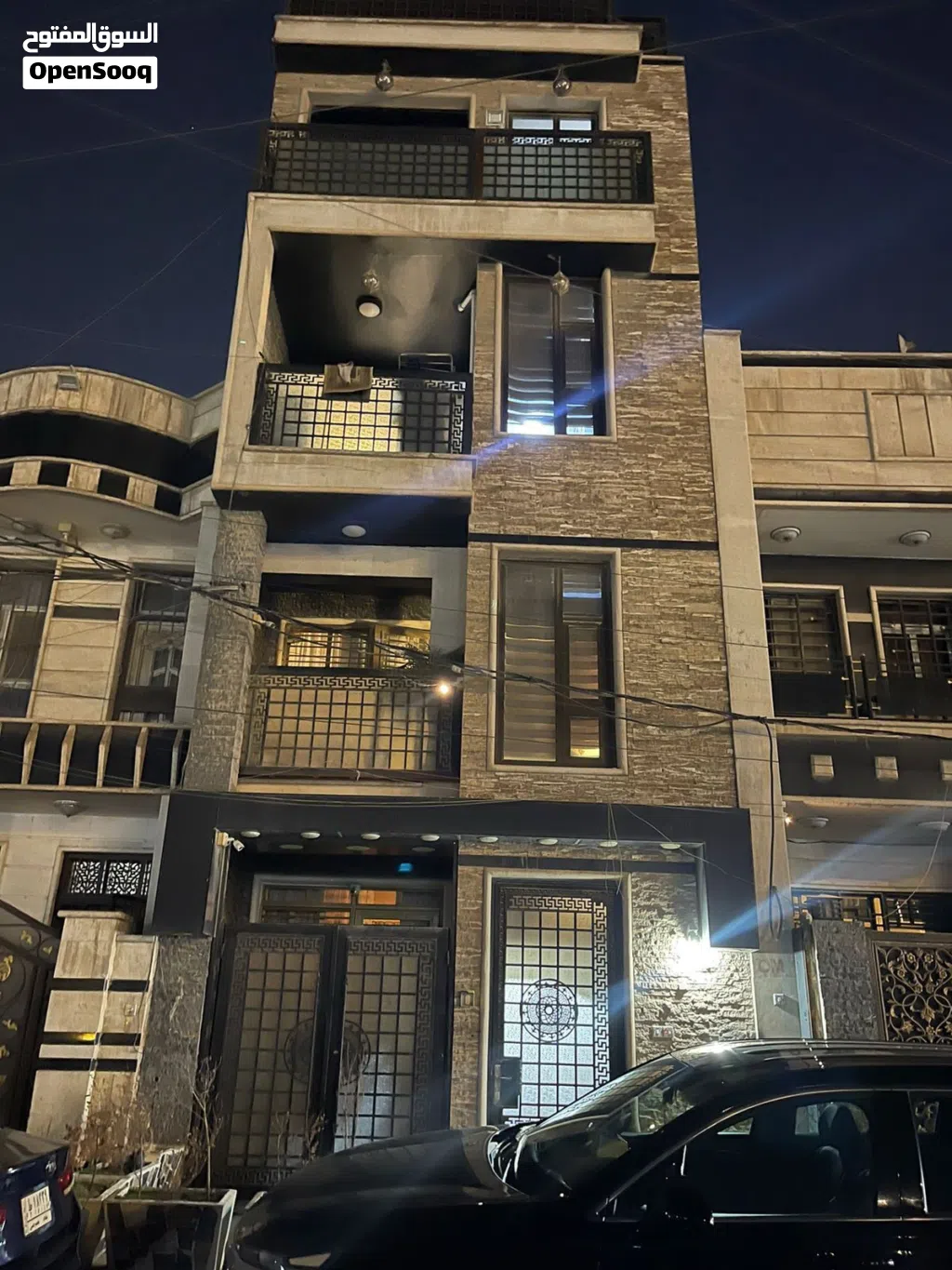 بناية تجارية للبيع