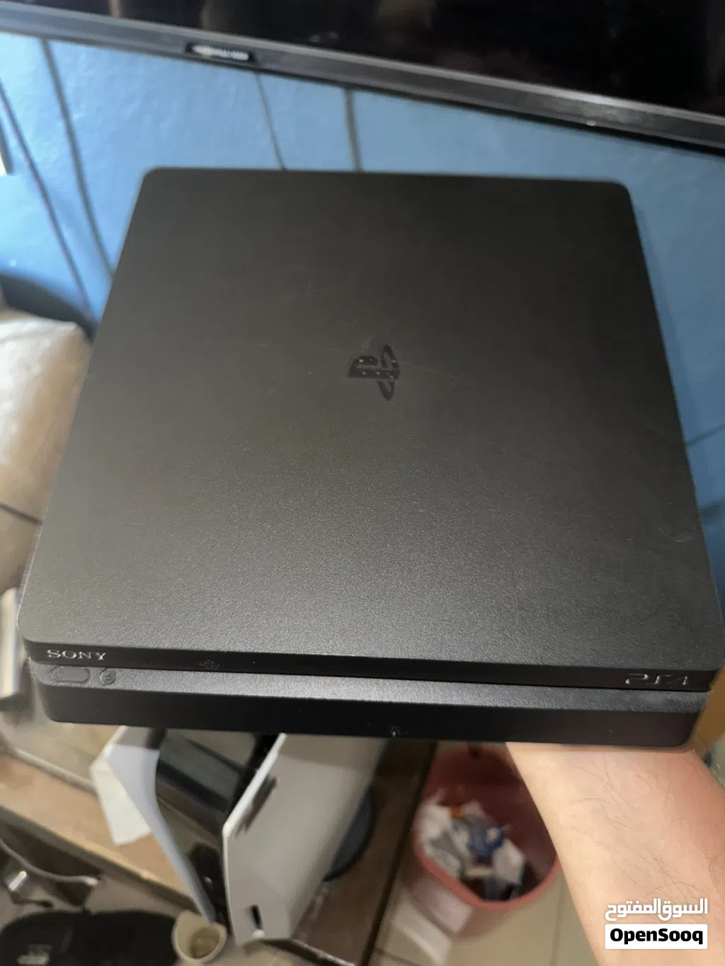 Ps4 for sale it’s in good condition and it has one controller with it It’s 500 g
