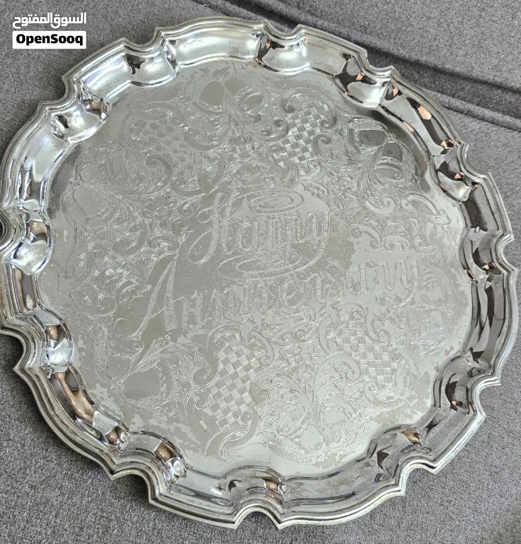 للبيع قطعة فنية مميزة من الزمن الجميل، صينية تقديم إنجليزية (Salver) من إنتاج شركة Cavalier Tablewar