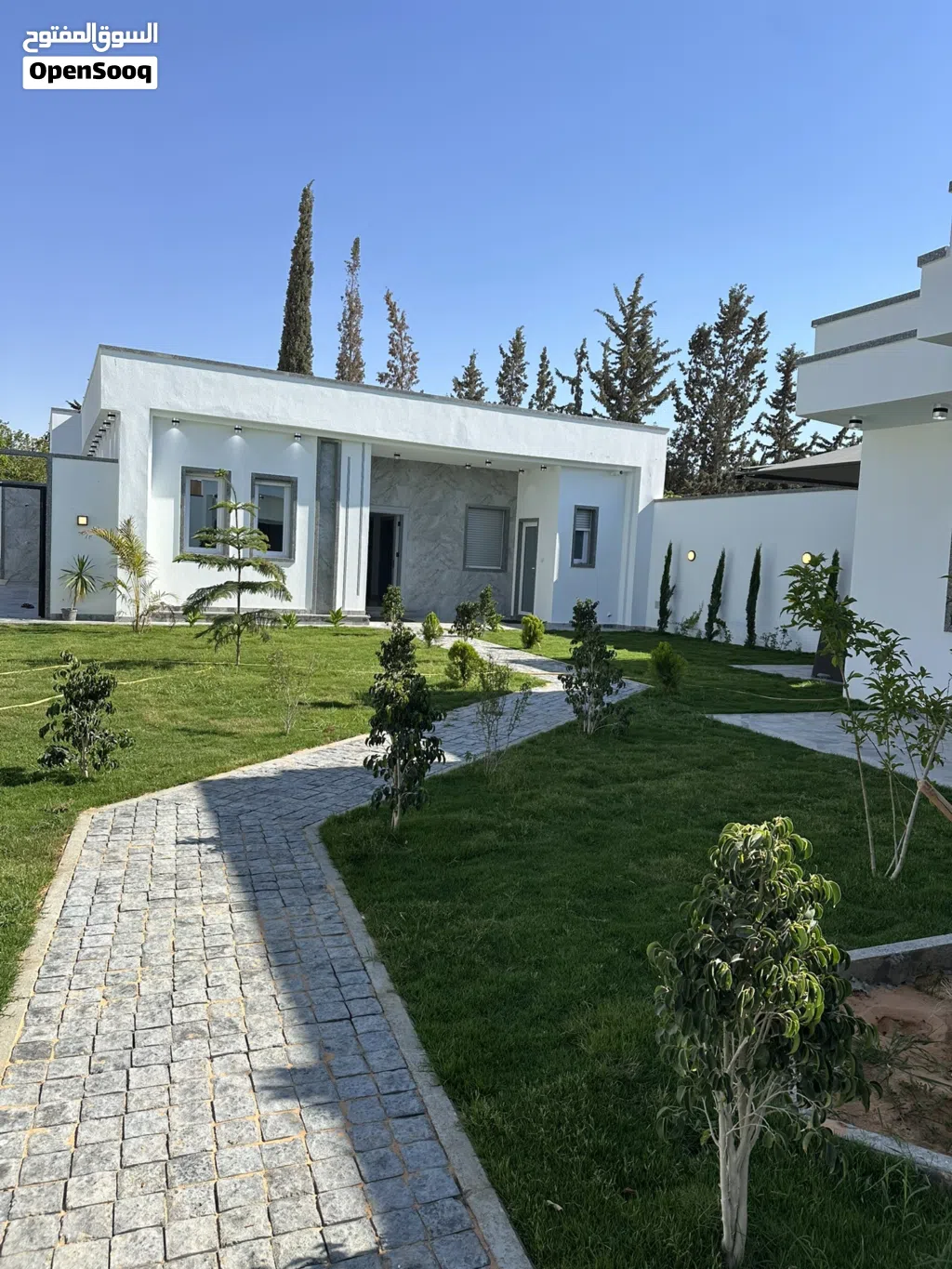 استراحة وبها ملحق للإيجار.