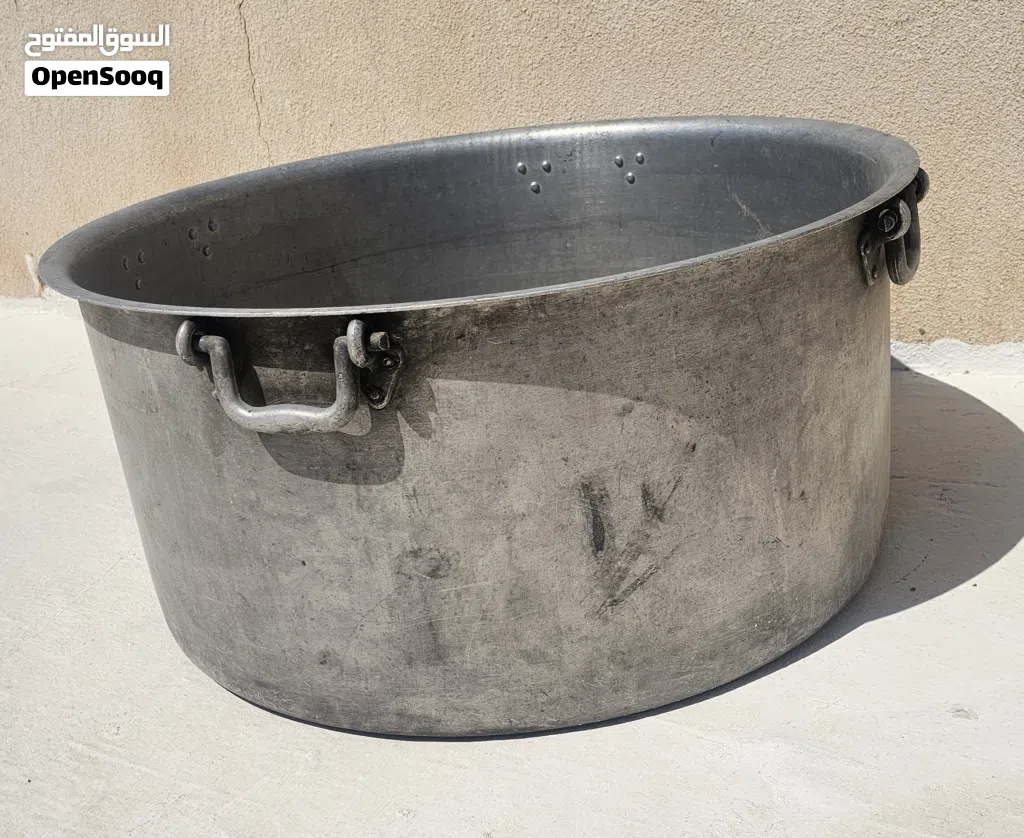 للببع مرجل كبير نظيف وضغاطة جديدة