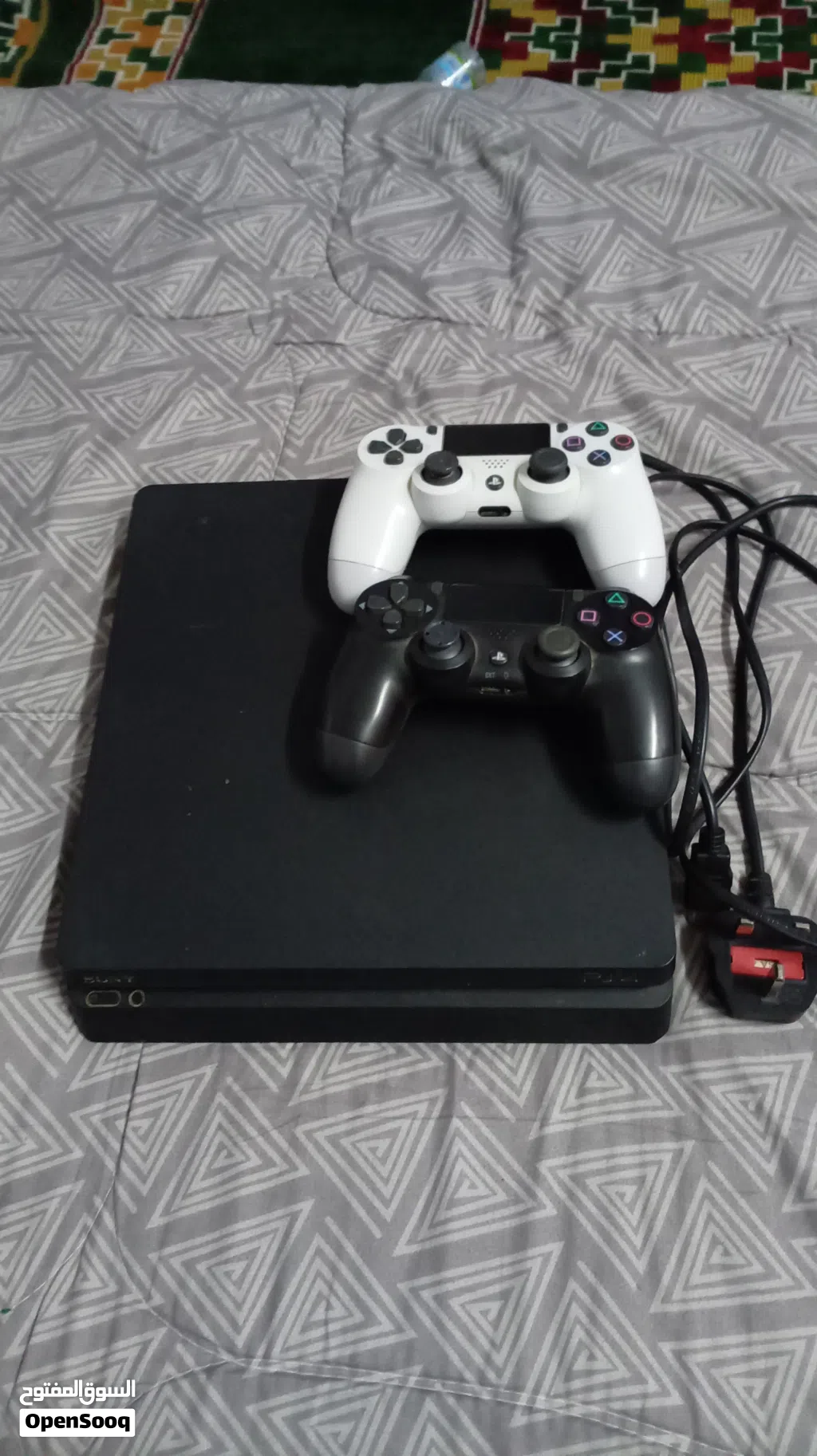 "جهاز PS4 مستعمل بحالة نظيفة جداً - مساحة 500GB"