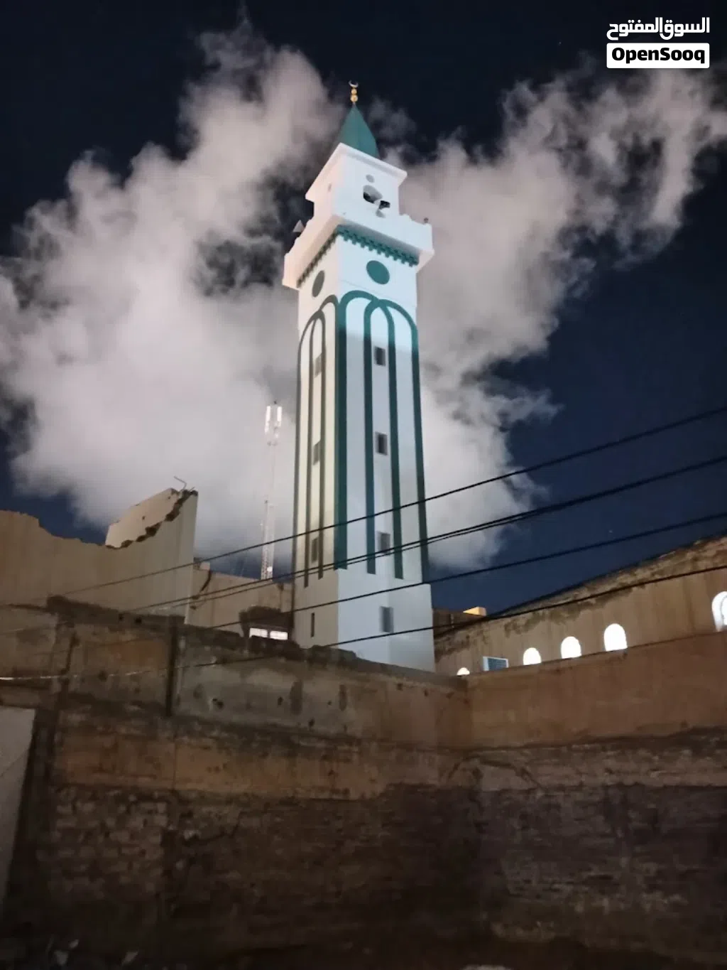 فيلا في الصريم علي الرئيسي بالقرب من جامع بوحميرة / بناء قديم فيها زوز محلات صغار