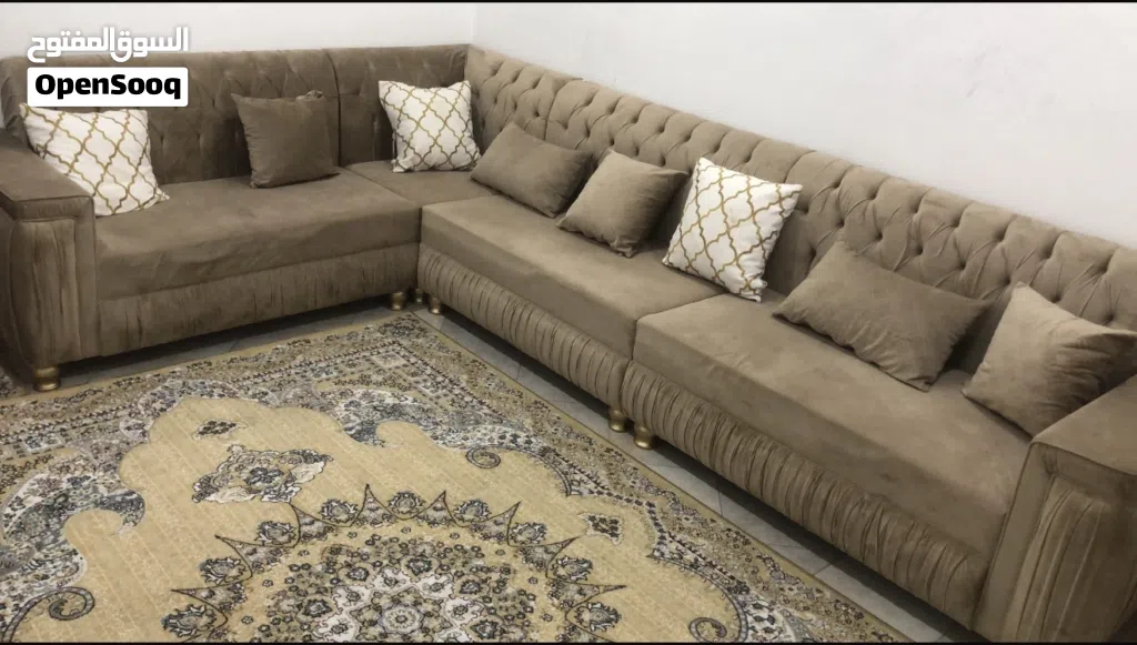 ركنه بحاله جيده جدا ( 3 قطع وزاويه )