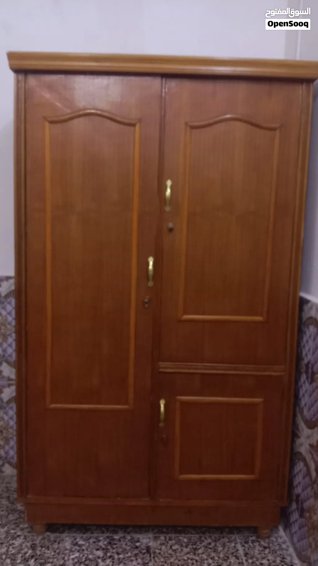 كناتير ثنين بحاله جيده جدا واحد أربعة باب وثاني ثنين باب البيع الاربعه باب مفتوح لأن ماعندي مكان
